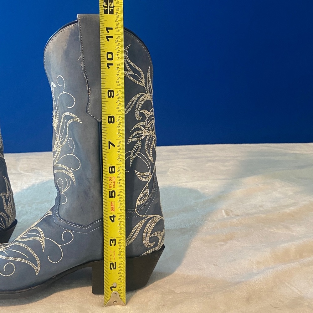 Gorgeous 😍 Dan Post Ladies Blue Cowboy Boots with White Embroidery Size 7 or 7.5 - Picture 11 of 16